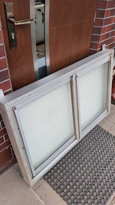 Gablota tablica witryna aluminiowa zamykana wisząca