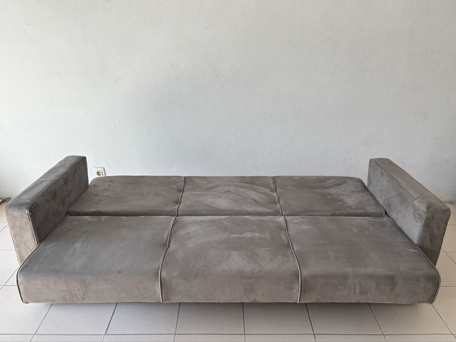 Sofá cama com arrumação