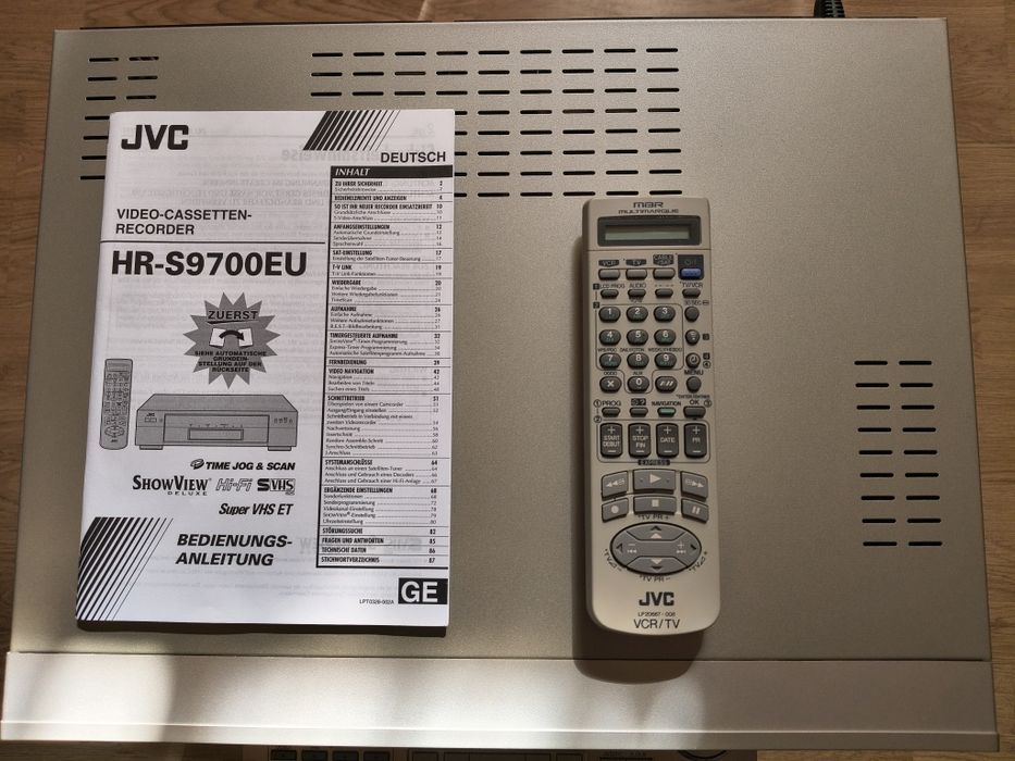 Видеомагнитофон JVC HR-S9700EU.