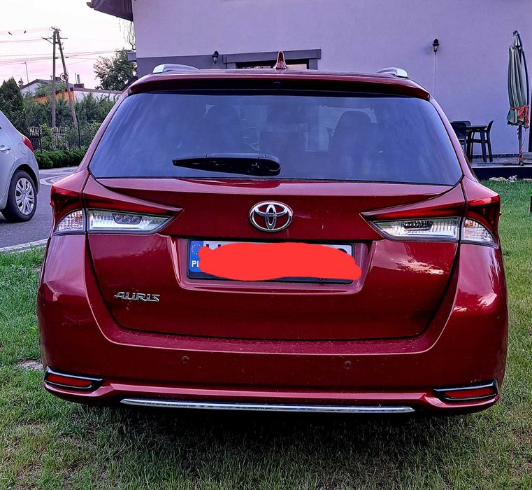 Samochody  toyota auris