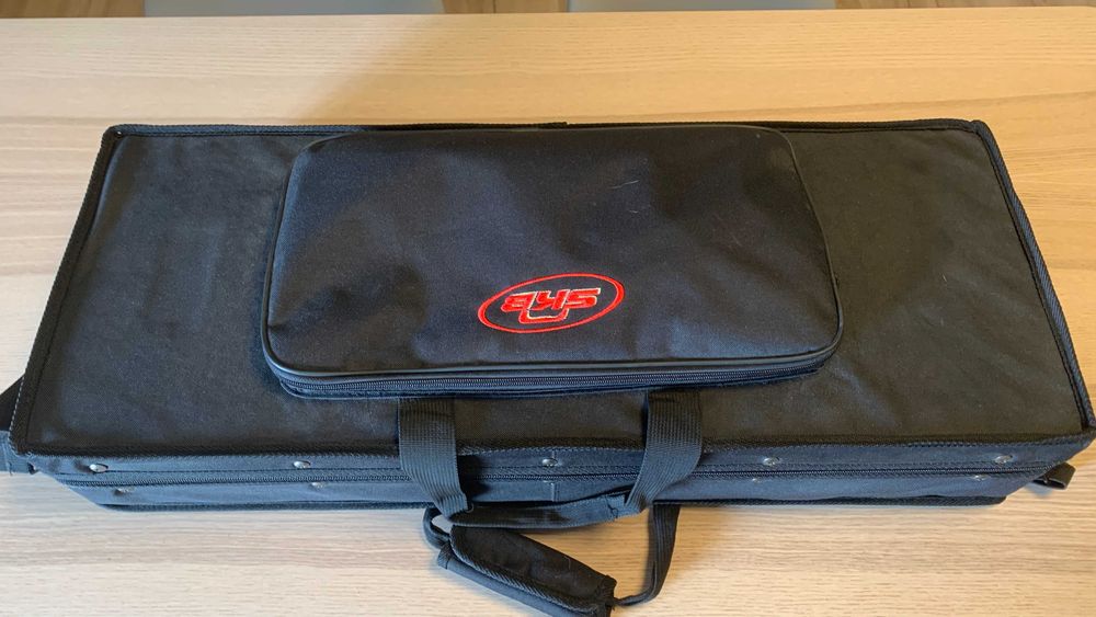Behringer FCB1010 com case, interface USB-Midi e cabos midi