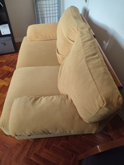 Sofá Amarelo (bom estado)