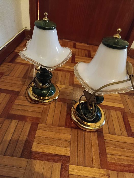 Candeeiro de teto e mesinha