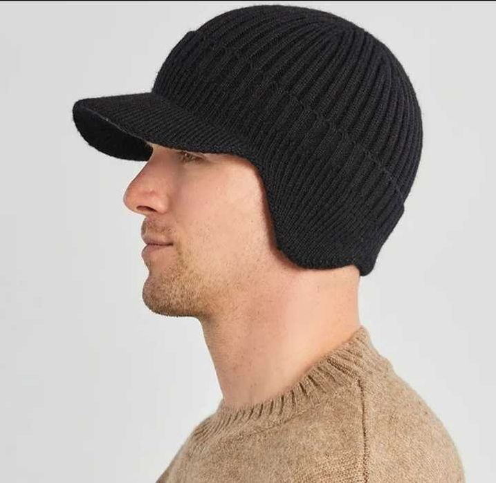 Тепла в'язана шапка на зиму