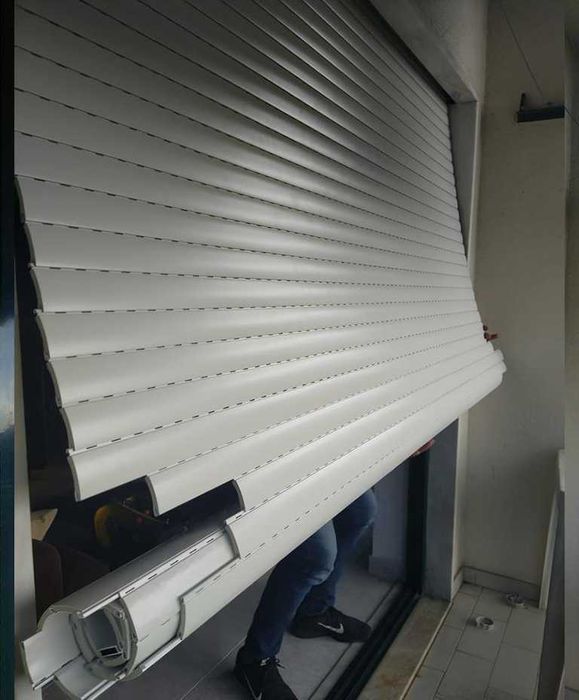 13€. Arranjo os seus Estores de Janela. Portas de Estores eu cobro 23€