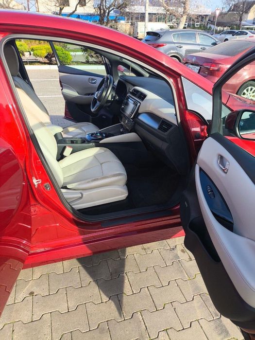 Продам Nissan Leaf 2018