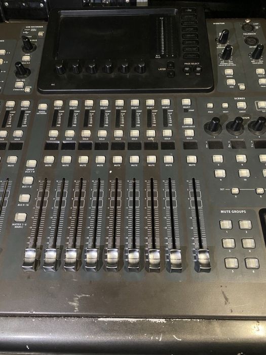 Behringer X32 цифровий звуковий пульт