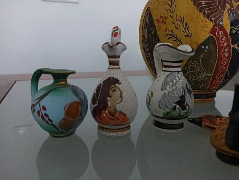 Conjunto antigo 8 Peças de cerâmica Gregas. Como Novas!	 Feitas e pintadas á mão*