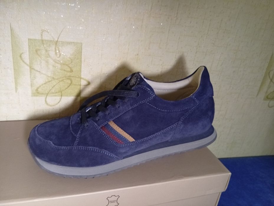 Кросівки  чоловічі.