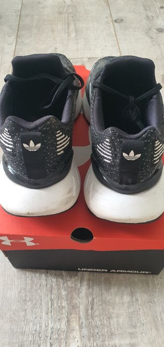 Buty adidas unisex r. 40  wkładka 25 cm