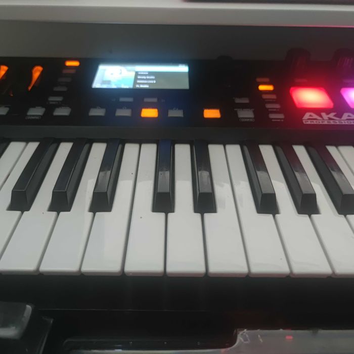 Akai Advance midi keyboard