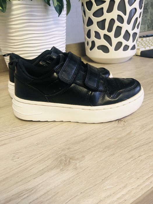 Кросівки Зара