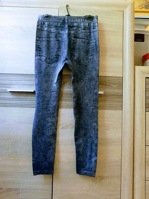 Wygodne legginsy czarne jeansy marmurkowe leginsy długie