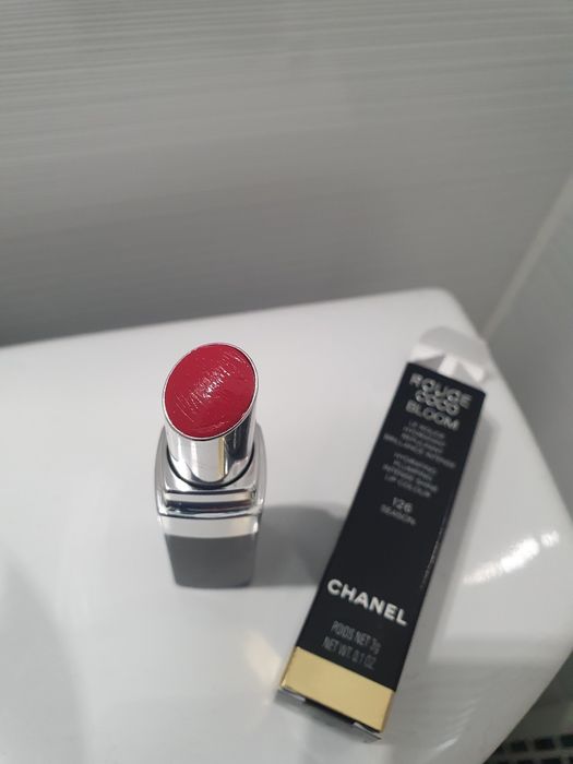 Szminka chanel rouge coco bloom