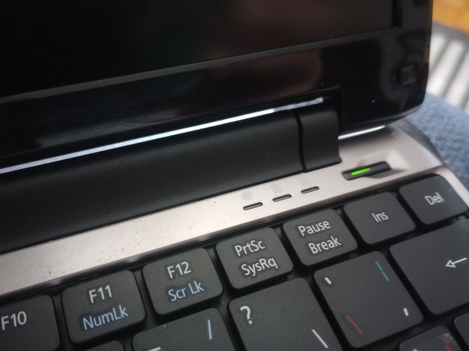Laptop Acer A0751h (na części lub do naprawę)