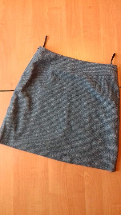 Классные  теплые мини юбки (серая и синяя), 10 размер.
MARKS & SPENCER