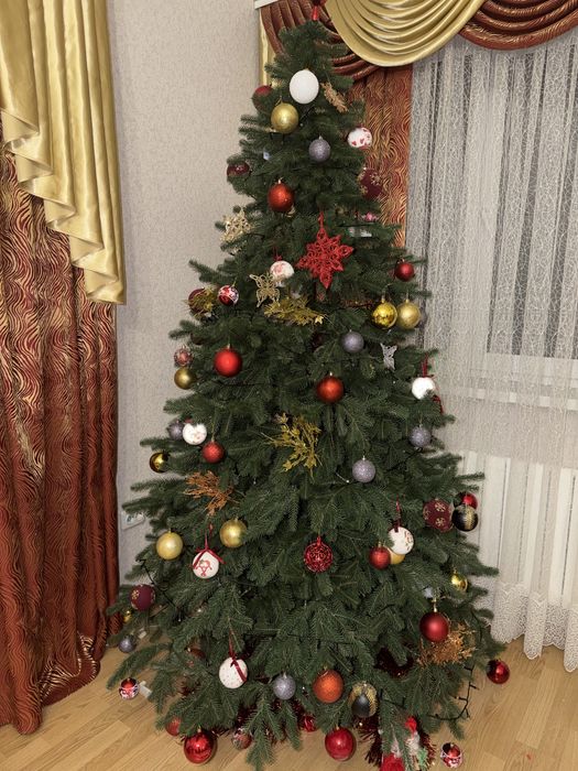 Ялинка лита/ штучна ялинка