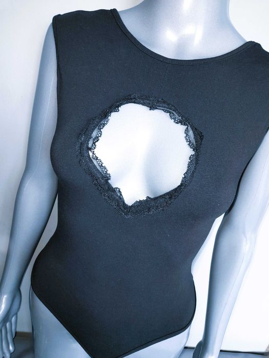 O'LA VOGA czarne body serce w dekolcie koronka