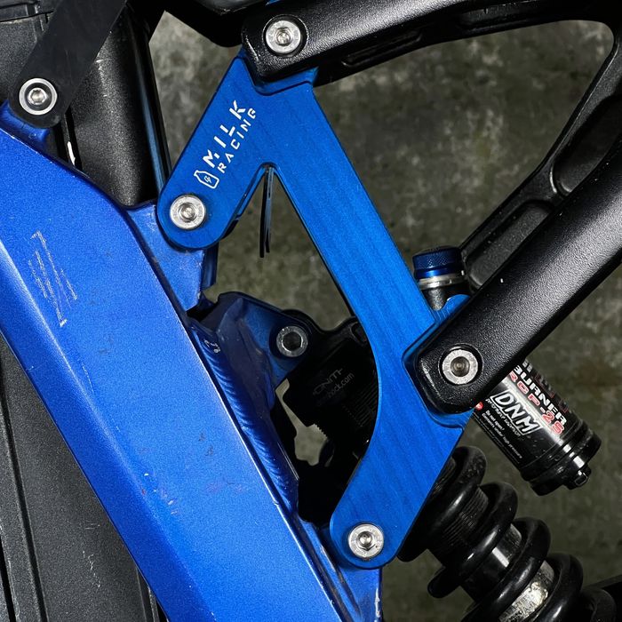 Podniesienie Siedzenia (Seat Lift) SurRon Milk Racing