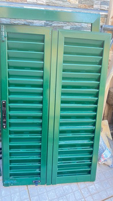 Janela vidro duplo e portada de alumínio