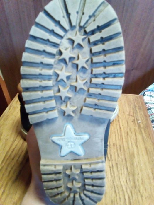 Продам отличные ботиночки на мальчика