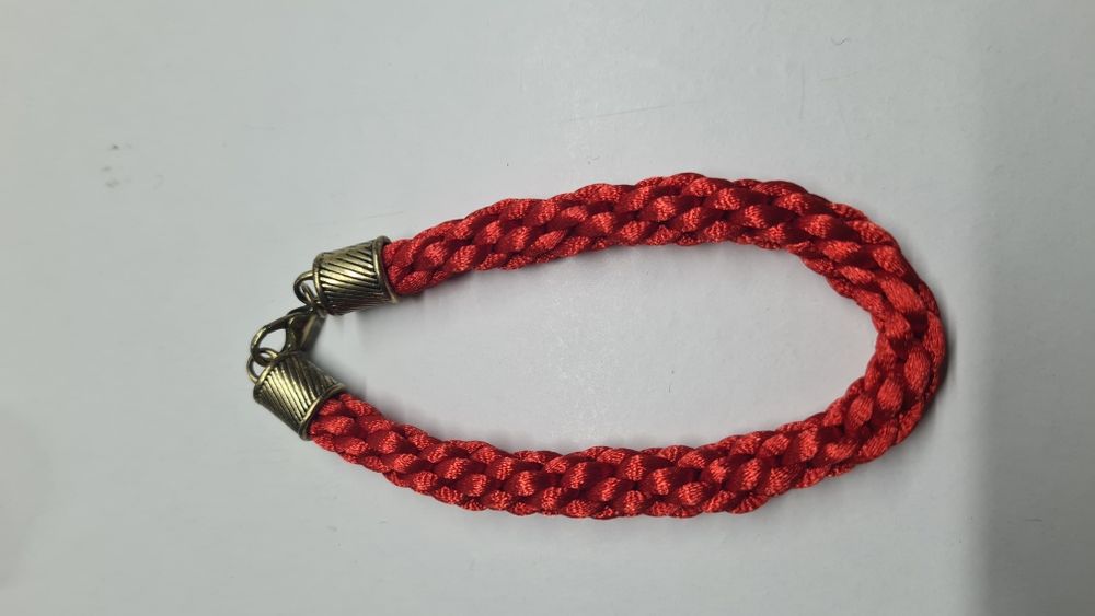 Pulseiras kumihimo em fio de seda