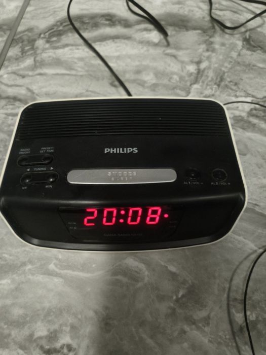 Радіогодинник Fhilips AJ 3123  з будильником та FM радіо