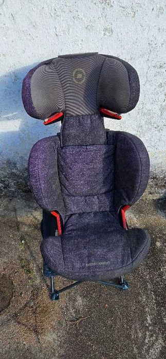 Cadeira Auto Bébé Confort RodiFix Grupo 2/3 ( 15 aos 36 kg)