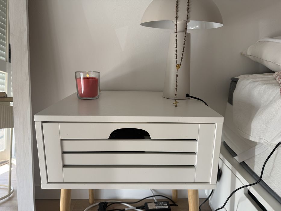 Mesa de cabeceira com gaveta nova 45 L x 37 P x 50 Altura