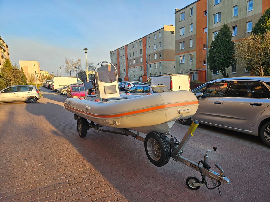 Łódź motorowa typu RIB