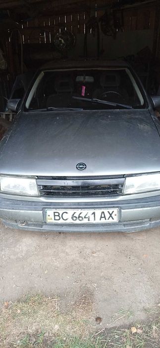 Автомобіль Опель Вектра сірогокольору