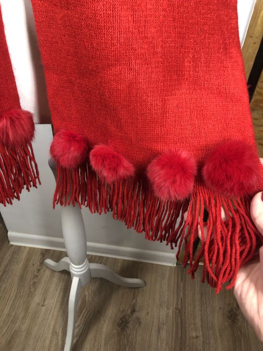 Zimowy szal z futrzanymi kulkami, futro naturalne królik, frędzle