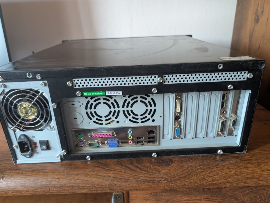 Serwer Rack 4U 19" obudowa + komputer LGA775, 2 GB RAM, 500 GB