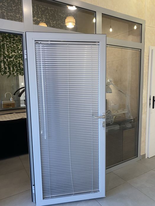 Ściana szklana, witryna szklana, ściana loft, ścianka loftowa
