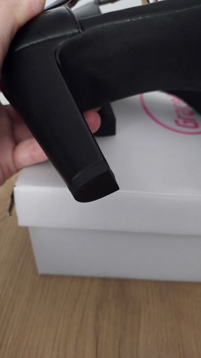 Czarne   obcasy Deichmann