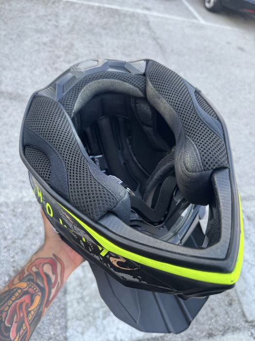 Capacete Airoh tamanho S  + oculos