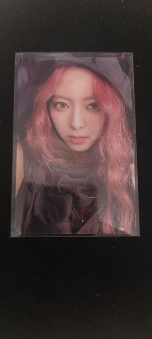 Офіційна картка Юни