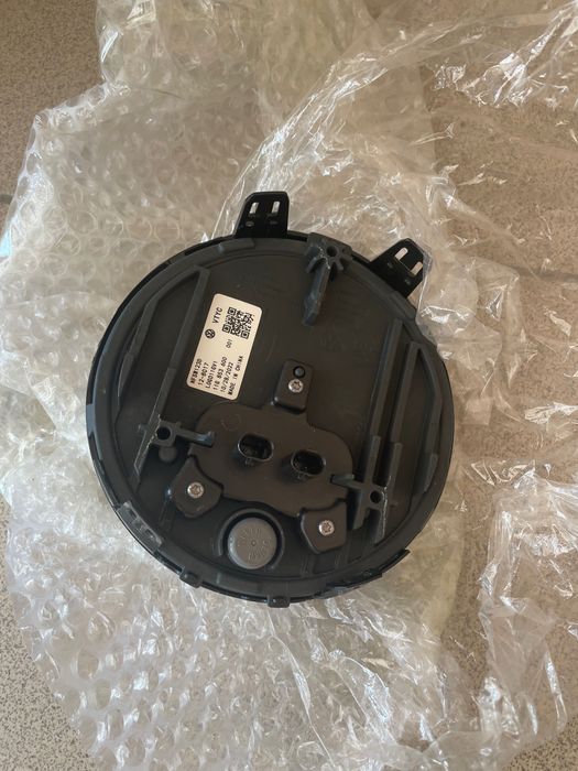 ID4 Volkswagen Емблема з накладками  , будь-які запчастини id4 id6