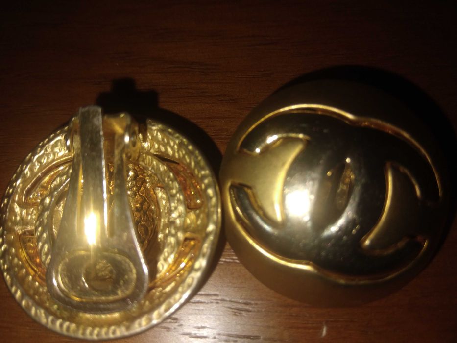Brincos de mola Chanel