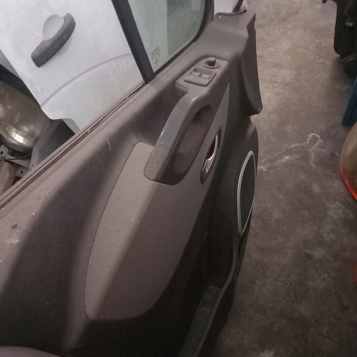 Porta do condutor sem espelho renault trafic 3