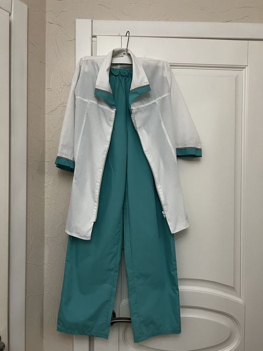 Медицинский костюм / брюки и халат