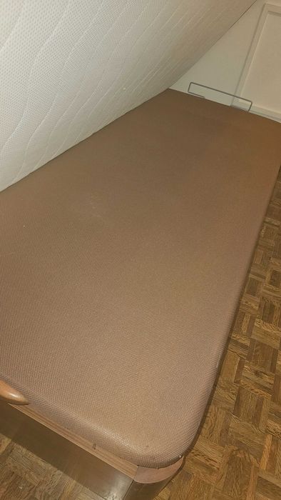 Cama solteiro ,em bom estado,pouco uso de crianca