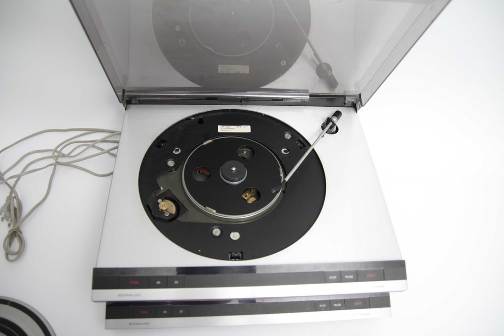 Dwa gramofony Bang&Olufsen 2200 i 2202