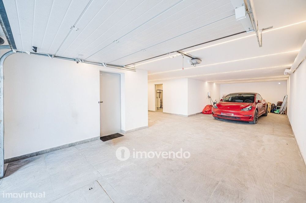Moradia T3+1 moderna, com garagem e áreas amplas, em Alcochete