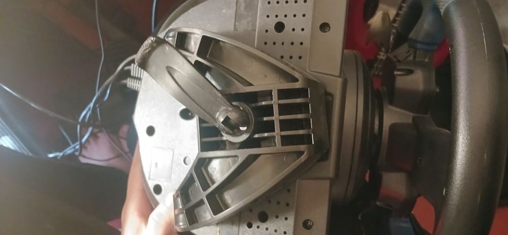 Игровой руль Thrustmaster t150