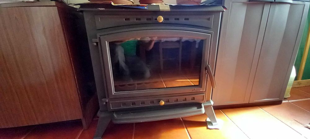 Salamandra em ferro fundido