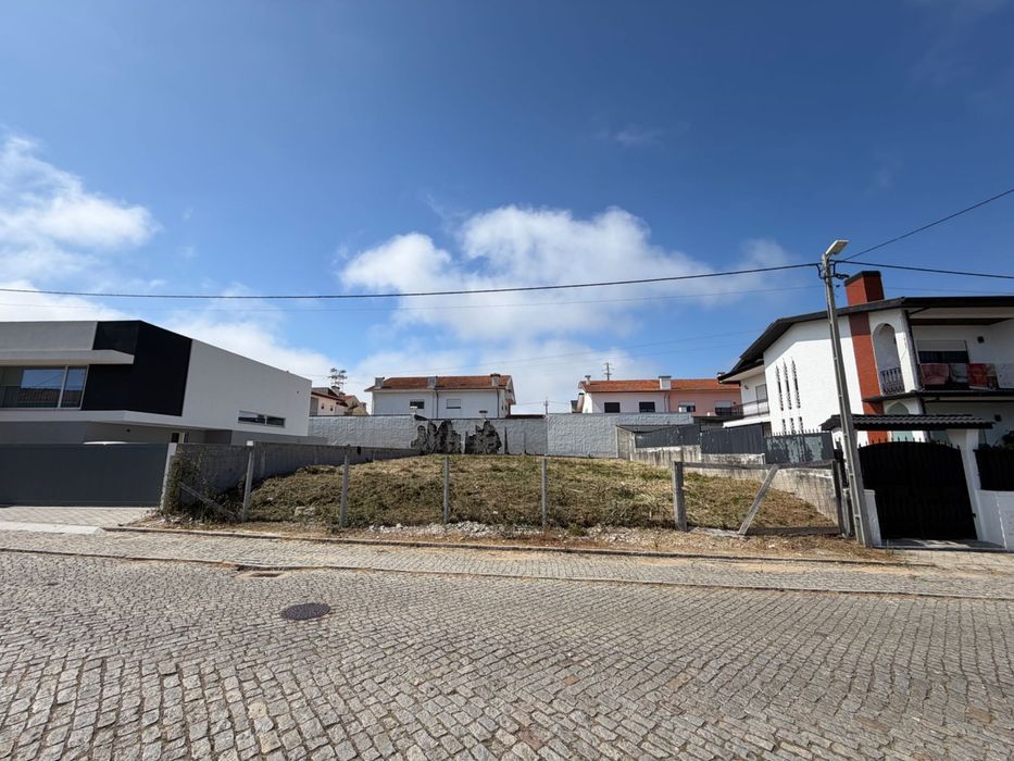 Terreno para Construção com Projeto Aprovado para Moradia