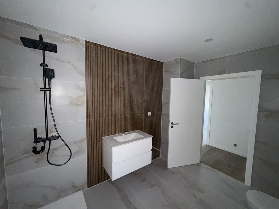 Apartamentos T2 com varanda em fase final de construção para arrendar