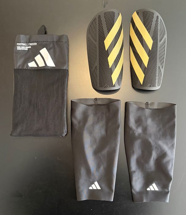 Ochraniacze piłkarskie Adidas Trio Competition
