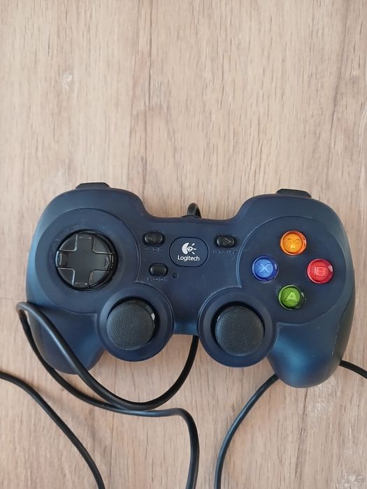 Провідний геймпад Logitech F310.